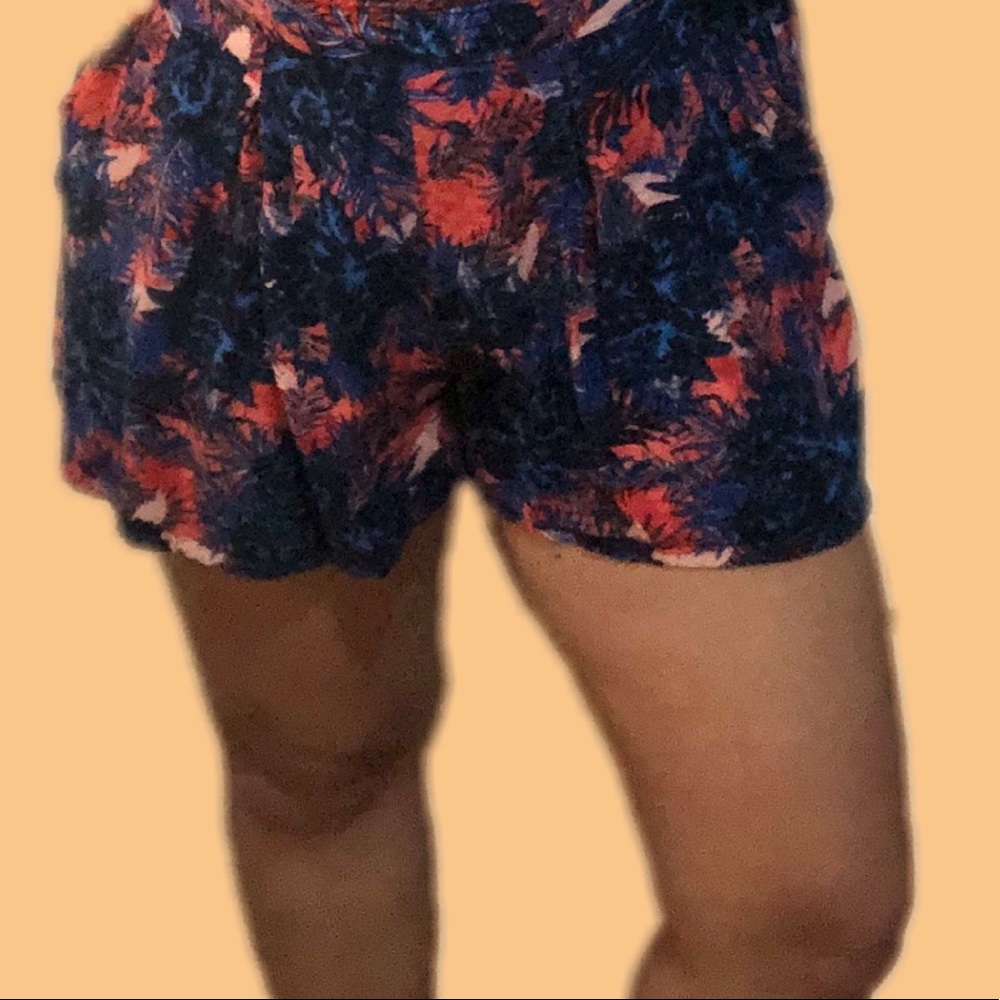 Roxy Tropical Shorts 🌺 - Picture 2 of 14